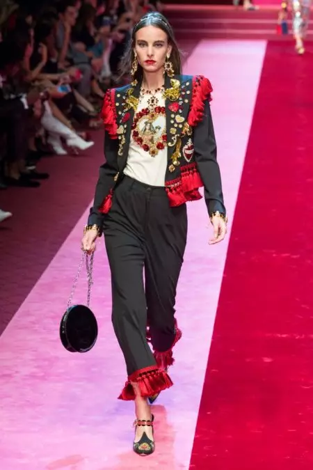 Dolce & Gabbana 2018-жылдын жаз айындагы ички кийимдерди көрсөттү