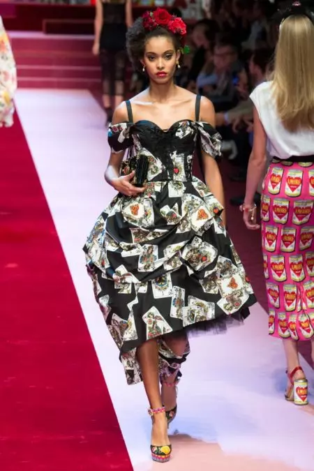 Dolce & Gabbana visar upp underkläderinspirerade looks för våren 2018