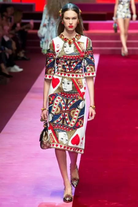 Dolce & Gabbana-k 2018ko udaberrirako lentzeria inspiratutako itxurak erakusten ditu