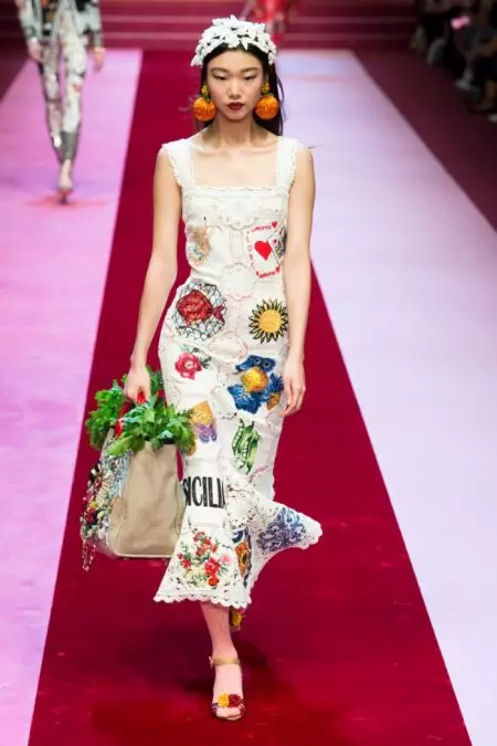 Dolce & Gabbana-k 2018ko udaberrirako lentzeria inspiratutako itxurak erakusten ditu