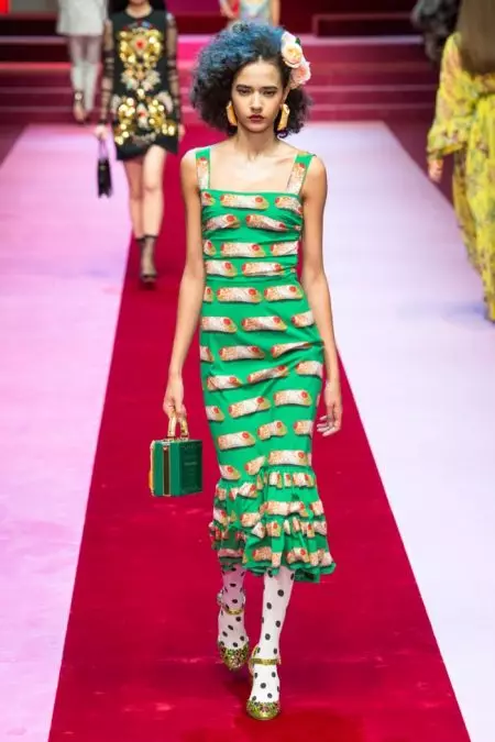 Dolce & Gabbana-k 2018ko udaberrirako lentzeria inspiratutako itxurak erakusten ditu