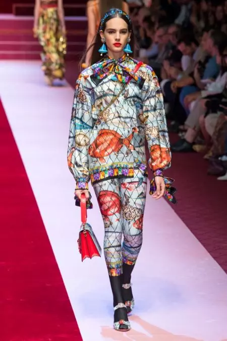 Dolce & Gabbana-k 2018ko udaberrirako lentzeria inspiratutako itxurak erakusten ditu