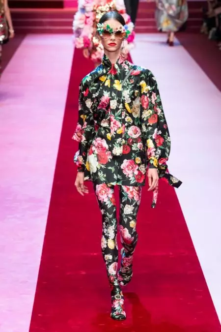 Dolce & Gabbana Mempamerkan Pakaian Dalam Terinspirasi untuk Musim Bunga 2018