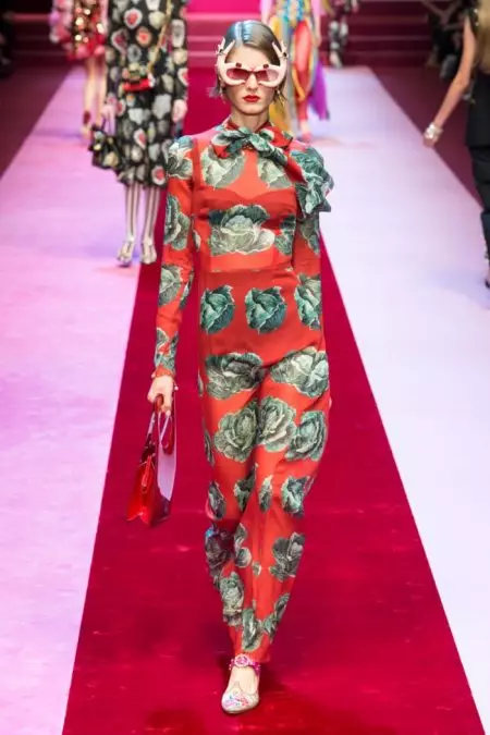 Dolce & Gabbana présente des looks inspirés de la lingerie pour le printemps 2018