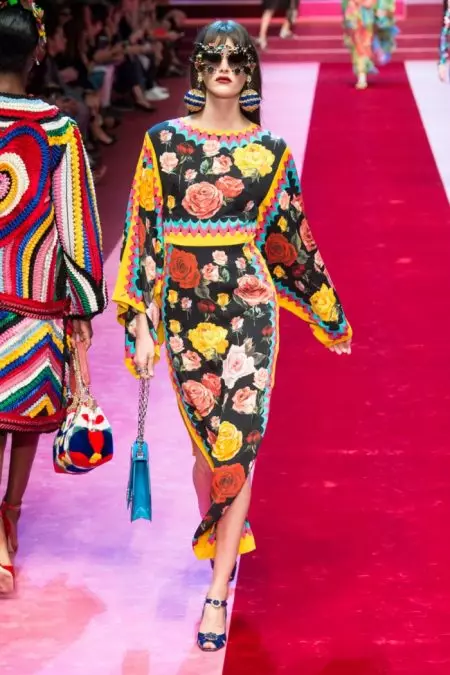 Dolce & Gabbana Ṣe afihan Awọn Wiwa Atilẹyin Awọtẹlẹ fun Orisun omi 2018