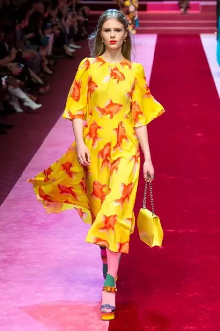 Dolce & Gabbana-k 2018ko udaberrirako lentzeria inspiratutako itxurak erakusten ditu