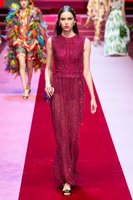 Dolce & Gabbana Showcases Lingerie Inspired Looks rau lub caij nplooj ntoos hlav 2018