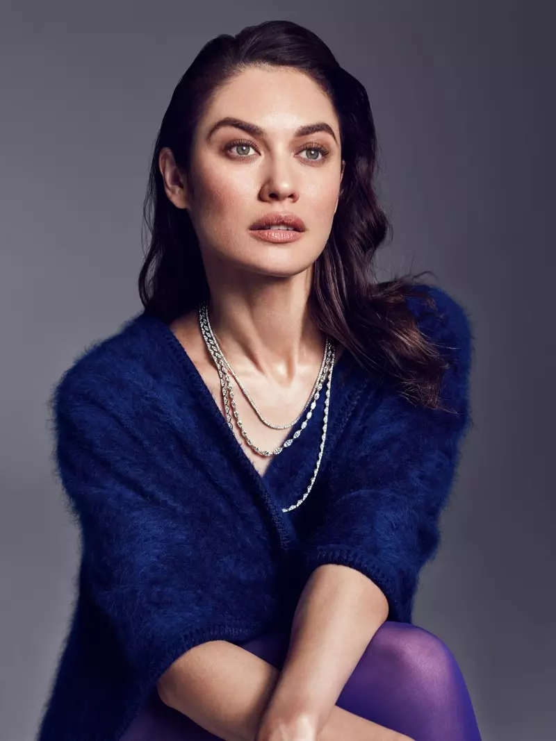 Olga Kurylenko spindi Boodles deimantų karoliais