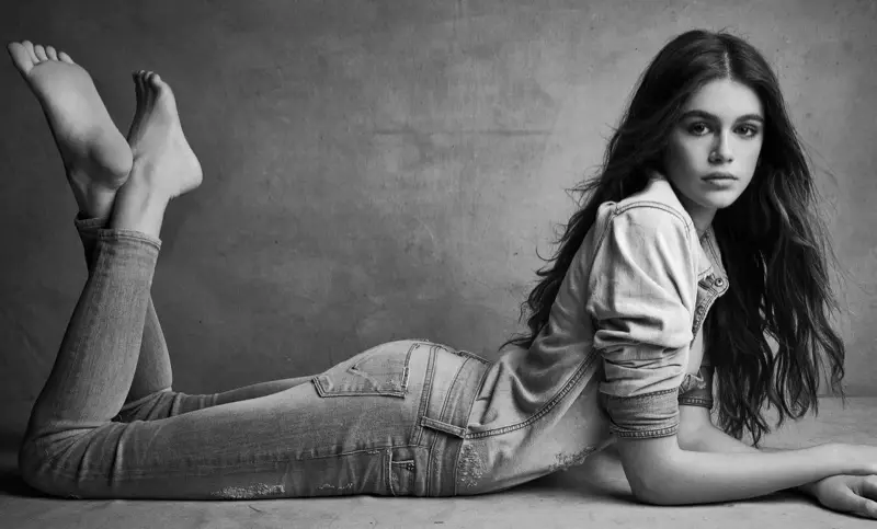 Modely Kaia Gerber dia kintan'ny Hudson Jeans amin'ny fararano-ririnina 2017