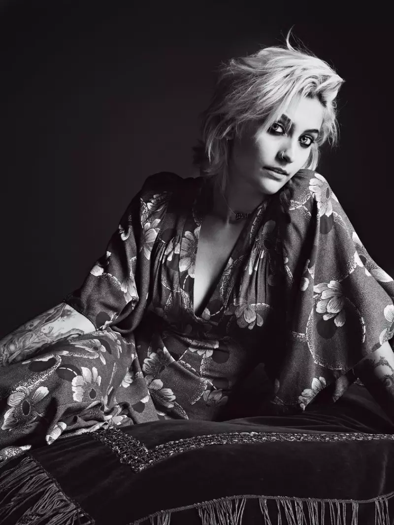 La fille de Michael Jackson, Paris Jackson, pose dans une robe Biba vintage à imprimé floral