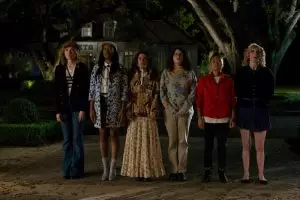 صور العرض الأول لفيلم Scream Queens: إيما روبرتس وجيمي لي كورتيس + المزيد من النجوم