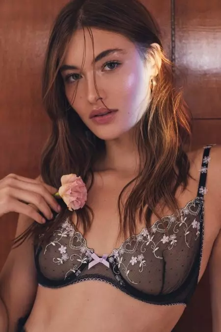 Grace Elizabeth Sizzles në të brendshme femrash For Love & Lemons x Victoria's Secret