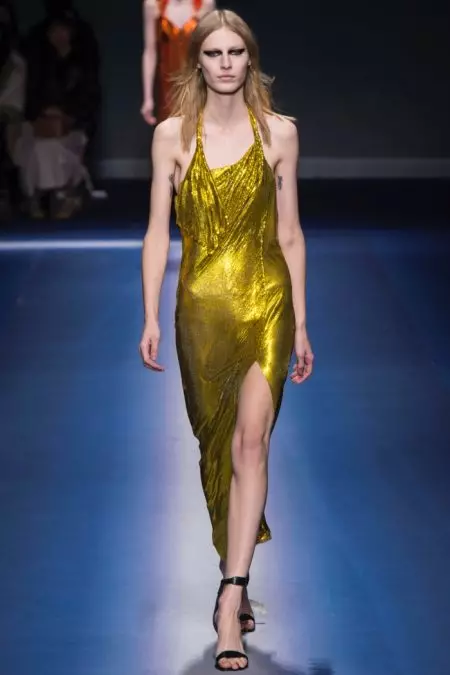 Glacann Versace Cóiriú Cumhachta Nua-Aimseartha le haghaidh Fall 2017