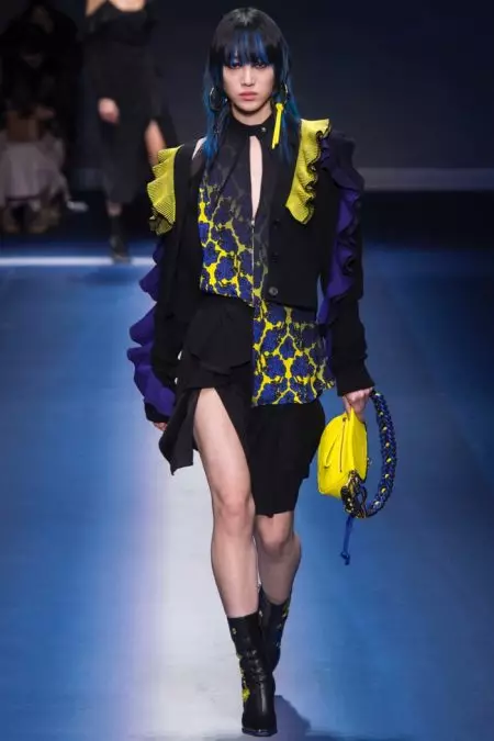 Versace se viste con energía moderna para el otoño de 2017