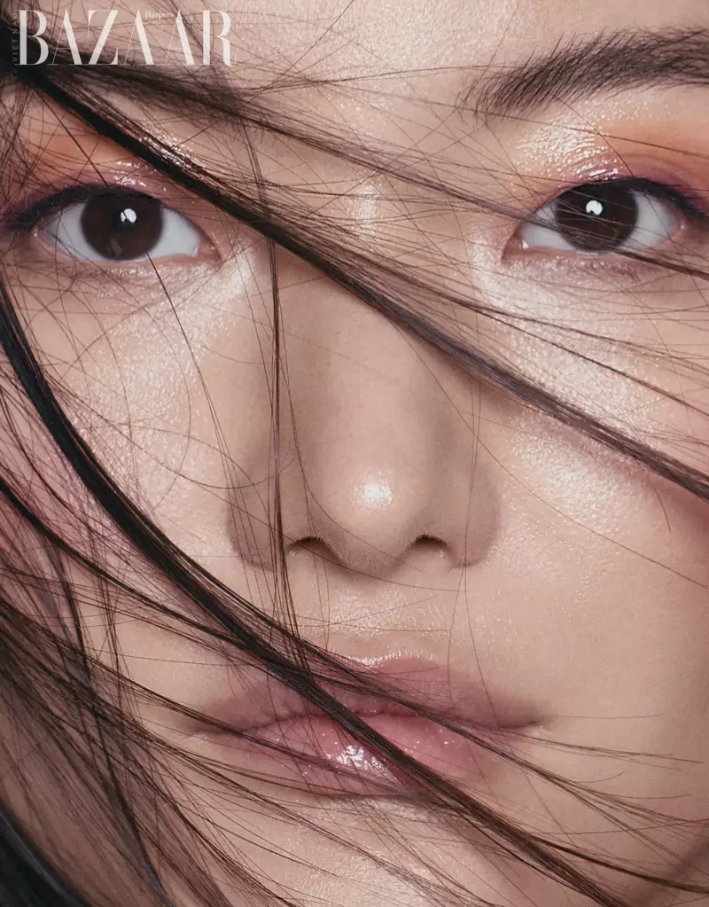 Feifei Zhang modellerar Vibrant Beauty för Harper's Bazaar Vietnam