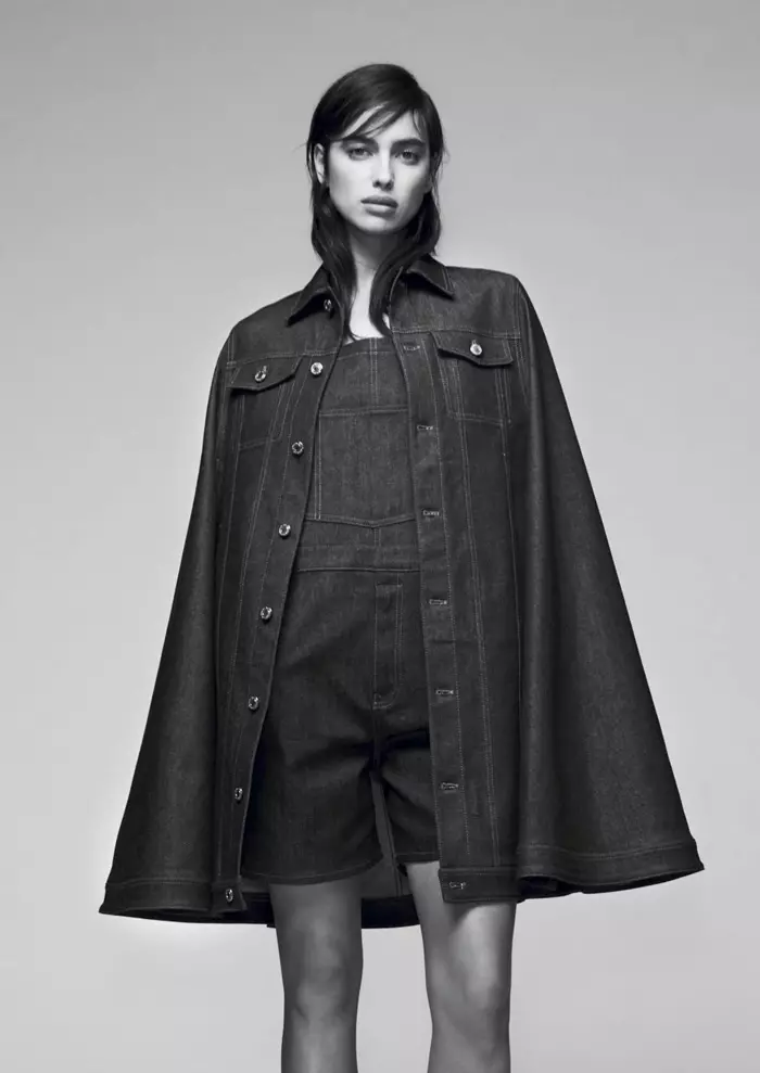 DENIM GIRL: Irina Shayk pose dina tampilan denim tina koleksi pre-fall 2016 Givenchy