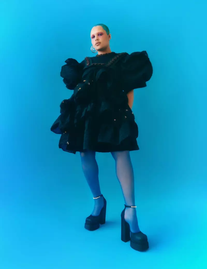 Альва Клер готова до її крупним планом у Vogue Thailand Beauty