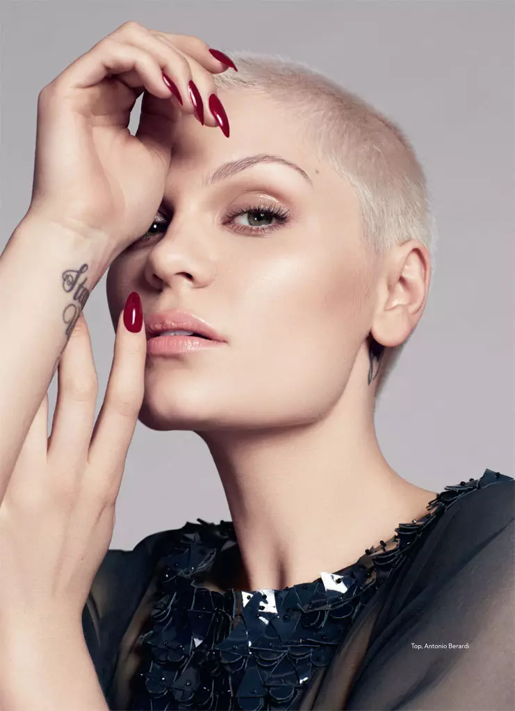 Jessie J, Eylül 2013'te Marie Claire İngiltere'de David Roemer için Poz Veriyor