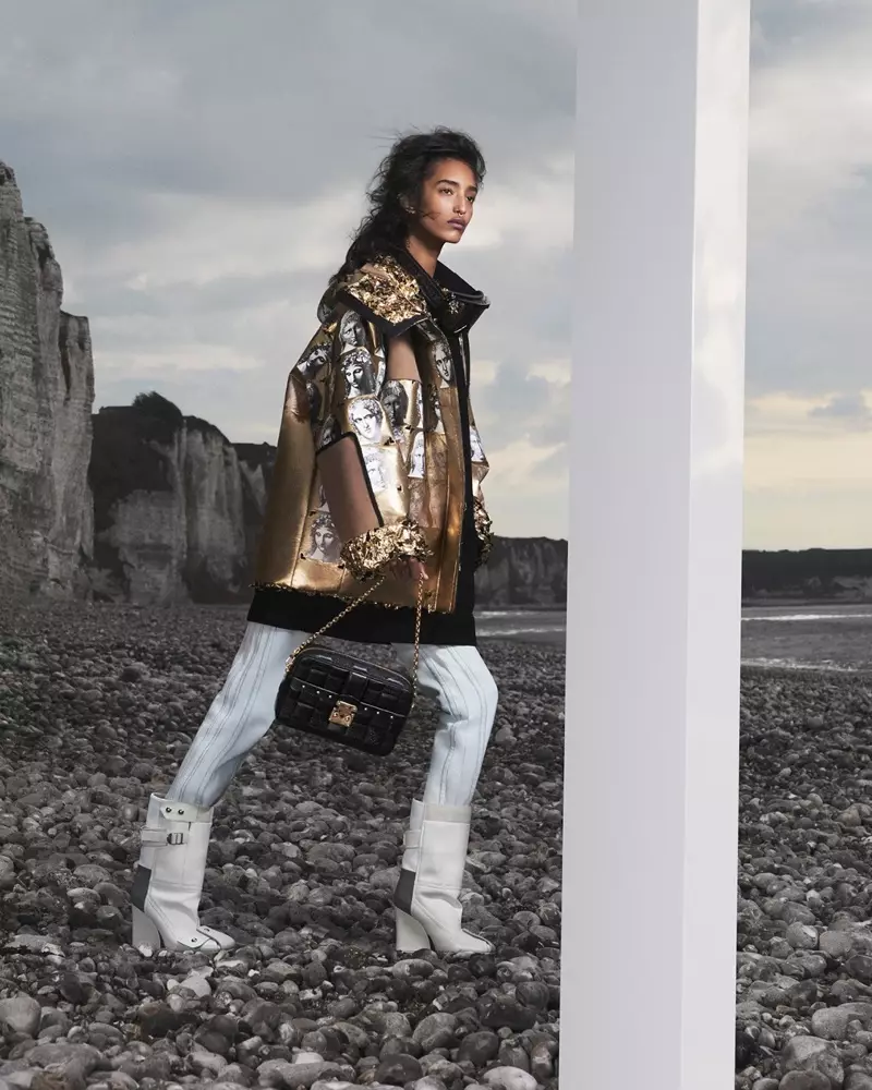 Mona Tougaard protagoniza a campaña outono-inverno 2021 de Louis Vuitton.