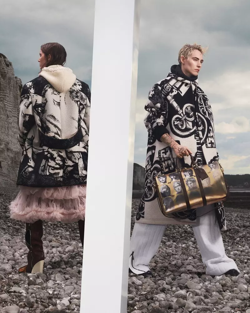 Kris DeGirolamo tham gia chiến dịch Louis Vuitton thu đông 2021.