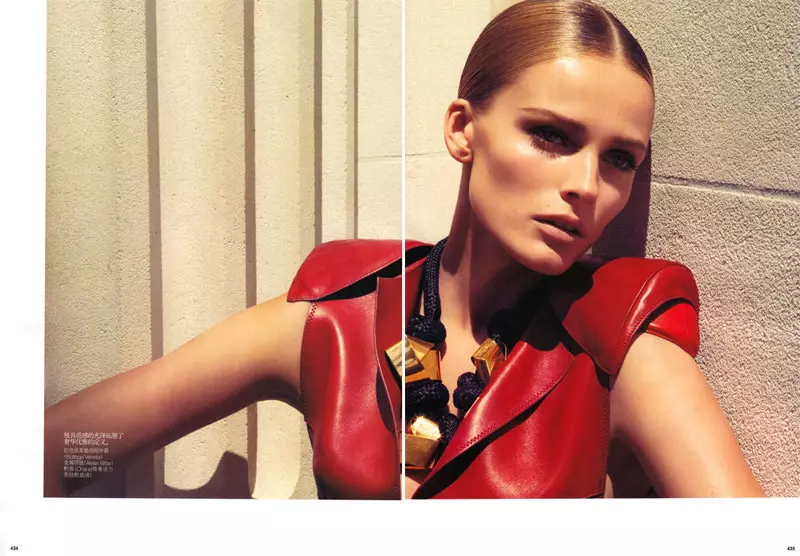 Edita Vilkeviciute oleh Camlla Akras untuk Vogue China Oktober 2010