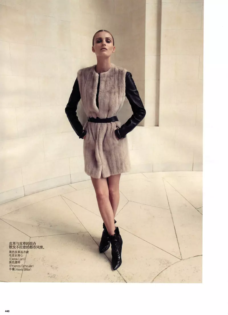 Edita Vilkeviciute oleh Camlla Akras untuk Vogue China Oktober 2010