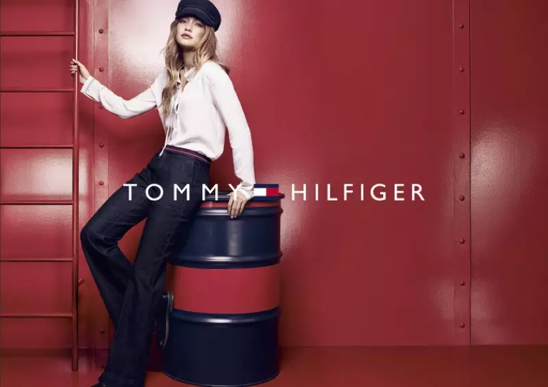 Gigi Hadid bär spetsade toppar och jeans med hög midja från Tommy Hilfiger