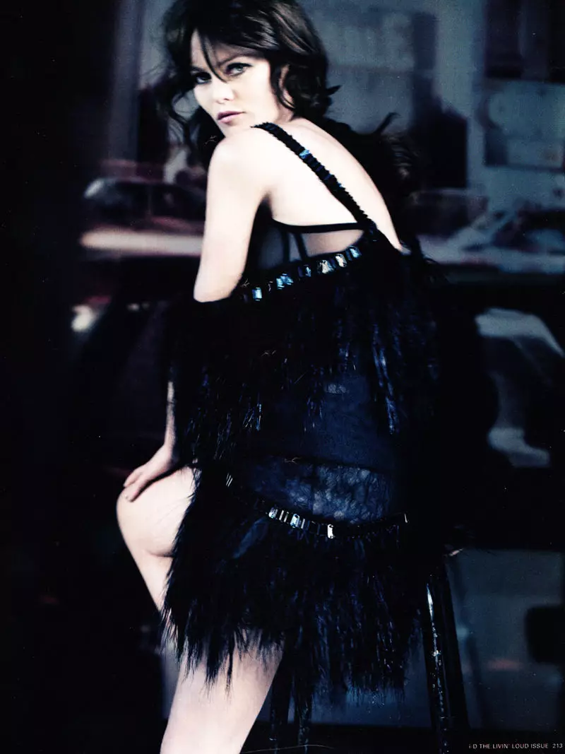 Vanessa Paradis mu Chanel ya i-D Pre-Spring 2011 ndi Paolo Roversi