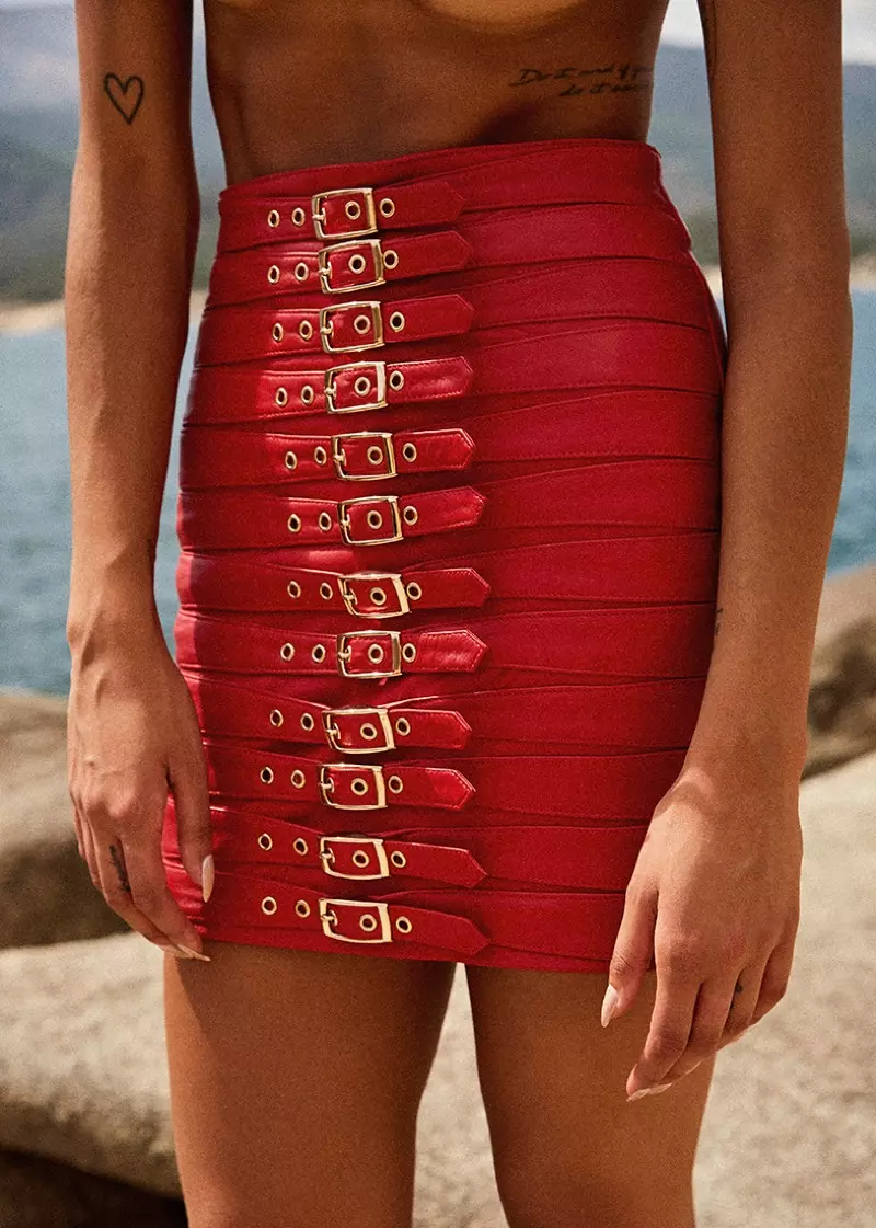 Dalianah Arekion Models All-Red Fashions para kay Marie Claire Mexico