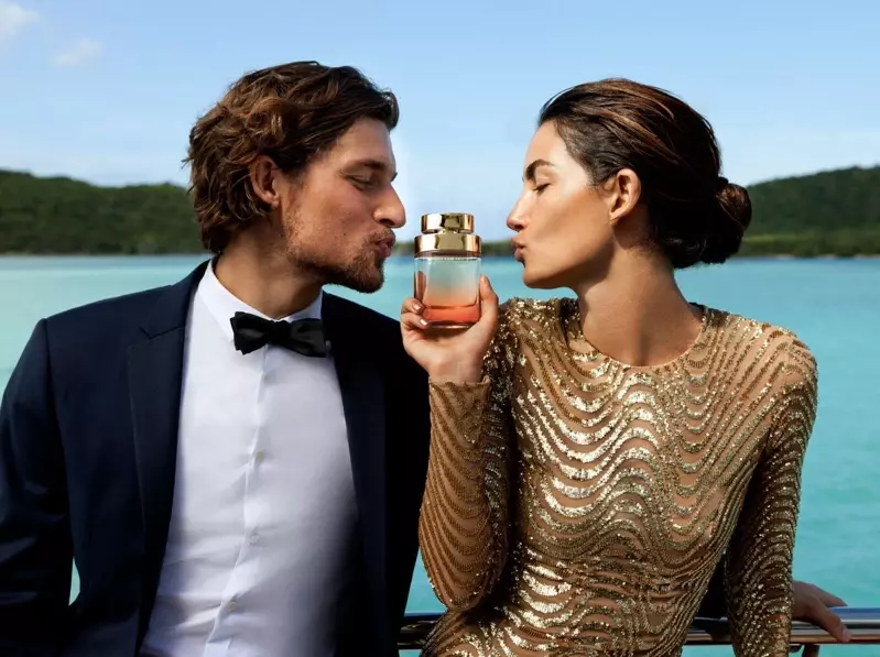 لیلی آلدریج و ووتر پیلن برای کمپین عطر Michael Kors Wonderlust مانند طلا می درخشند.