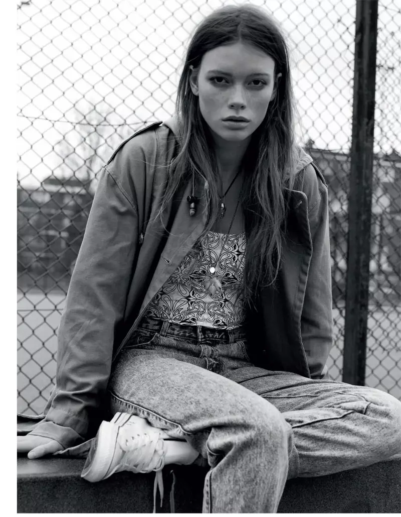 Julia Hafstrom para sa EXIT Spring/Summer 2010 ni Joachim Mueller-Ruchholtz