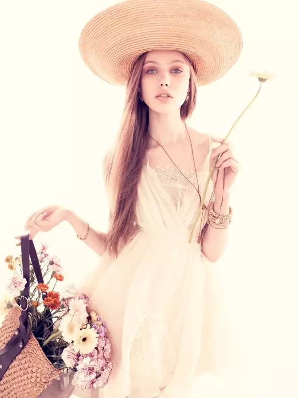 Frida Gustavsson, Andreas Sjodin tərəfindən Vogue Nippon İyun 2010 | Səhər Çiçəkləri