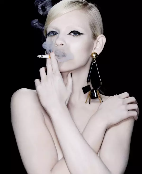 Ginta Lapina de François Nars por Vogue Japan aprilo 2011