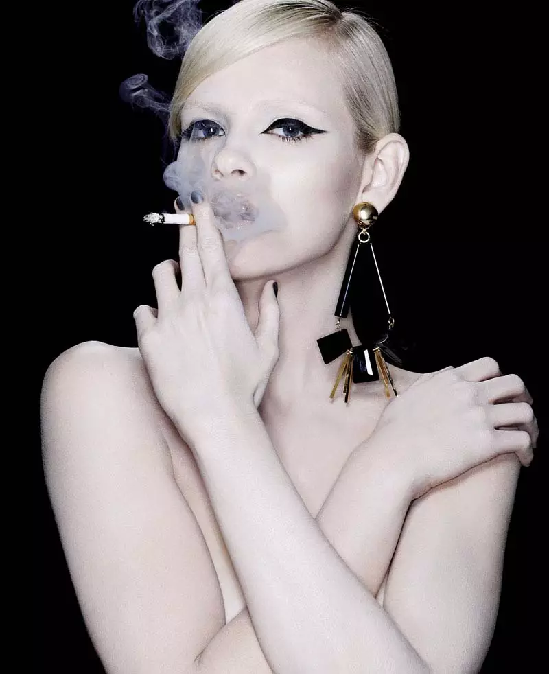 Ginta Lapina de François Nars per a Vogue Japó, abril de 2011