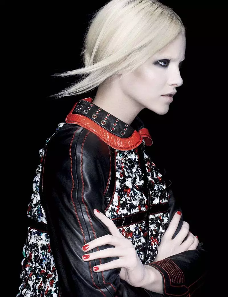 Ginta Lapina oleh François Nars untuk Vogue Japan April 2011