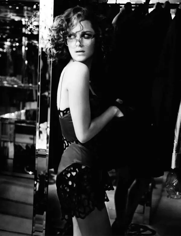 מאָרגן שיינקייט | Marion Cotillard דורך Ellen von Unwerth