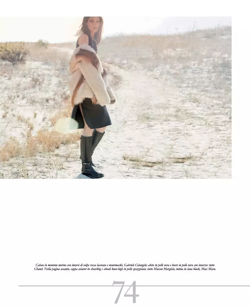 Модель Коко Роча носить жакет Gabriele Colangelo з шкіряною сукнею Chanel і чоботями