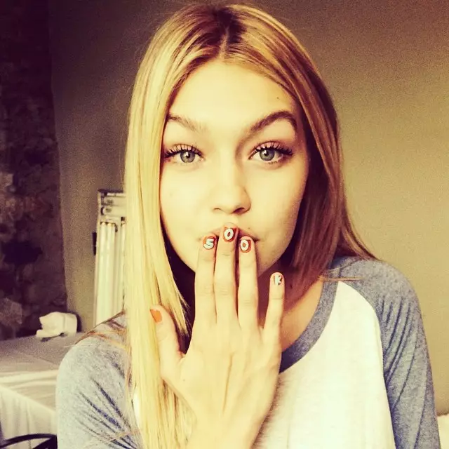 Gigi Hadid firar 500 000 Instagram-följare