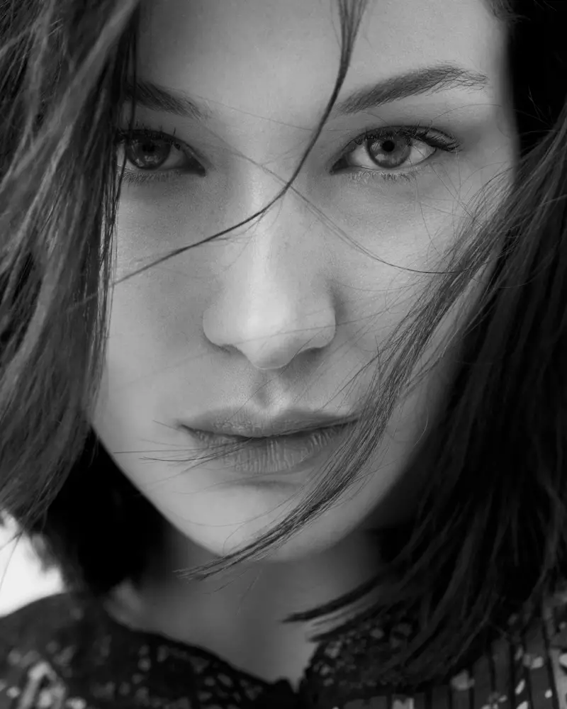 Bella Hadid Models Dior Fashion & Ubwiza kuri Vogue Korea