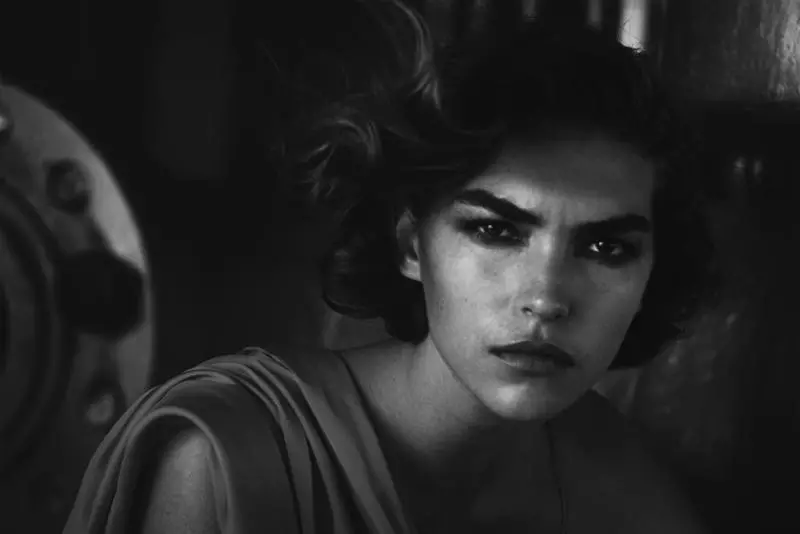 Stern မဂ္ဂဇင်းအတွက် Peter Lindbergh မှ Arizona Muse