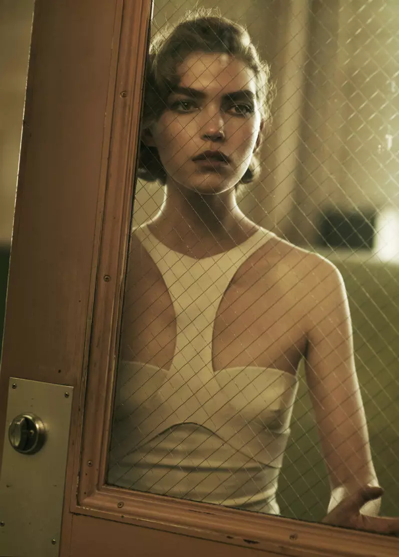 Arizona Muse nga Peter Lindbergh për Revistën Stern