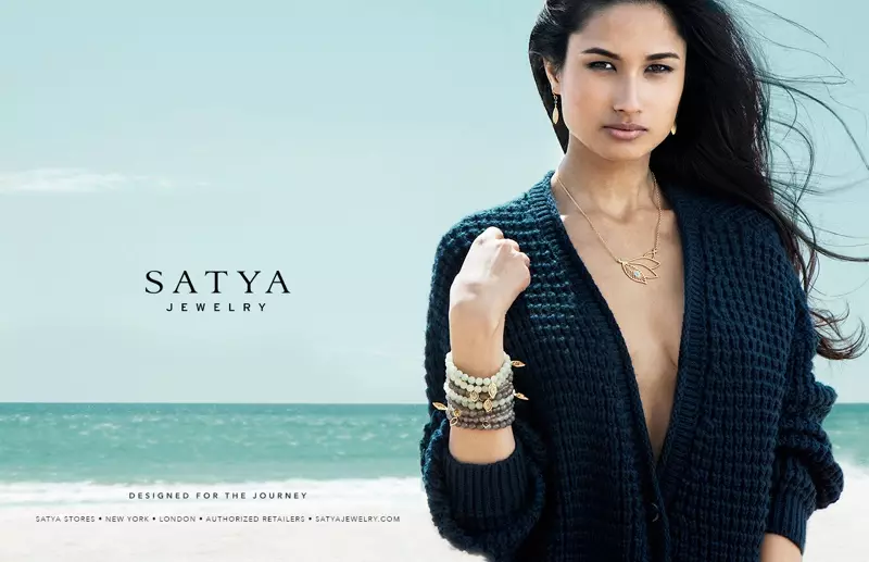 Varsha Thapa sterren in Satya sieraden herfst 2013 advertenties door Daniel Garriga