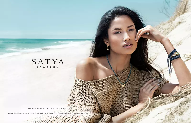 Varsha Thapa แสดงในโฆษณา Satya Jewelry Fall 2013 โดย Daniel Garriga