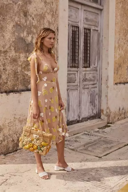 Hana Jirickova Channels Tropical Vibes in For Love & Lemons' Spring 2018 Collection