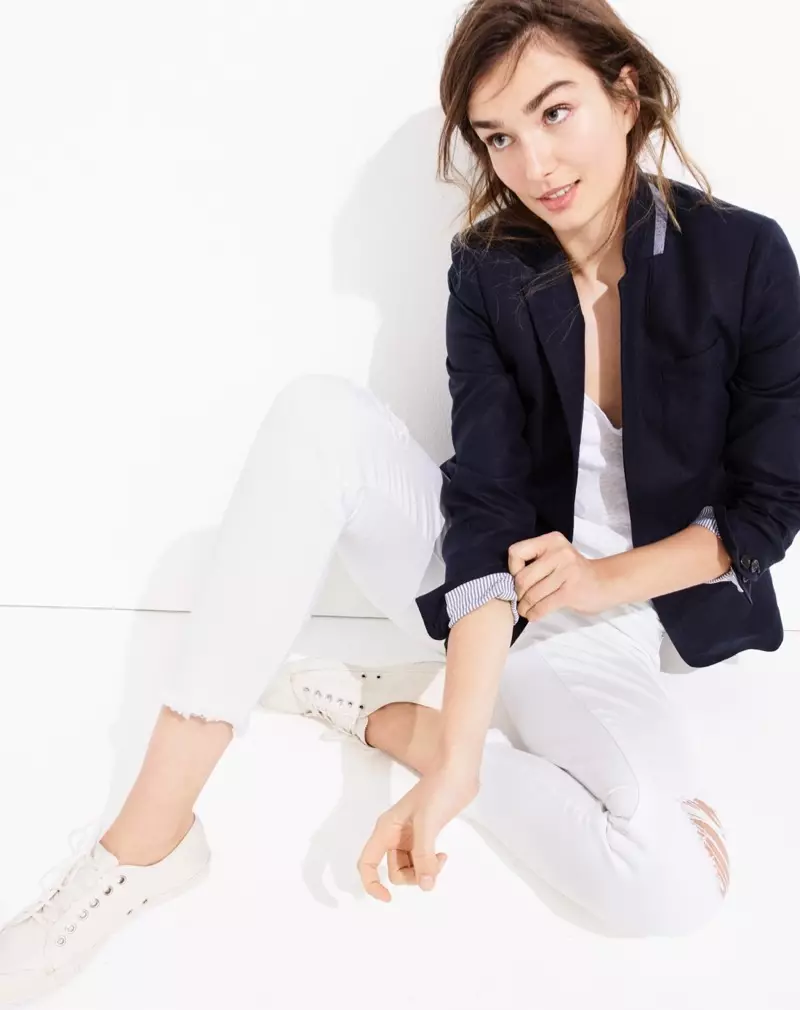 J. Crew Regent Blazer in Linen、Silk Scarf in Polka Dot and Stripe、Vintage Crop Jean in Destroyed White and Tretorn Canvas T56 Sneakers