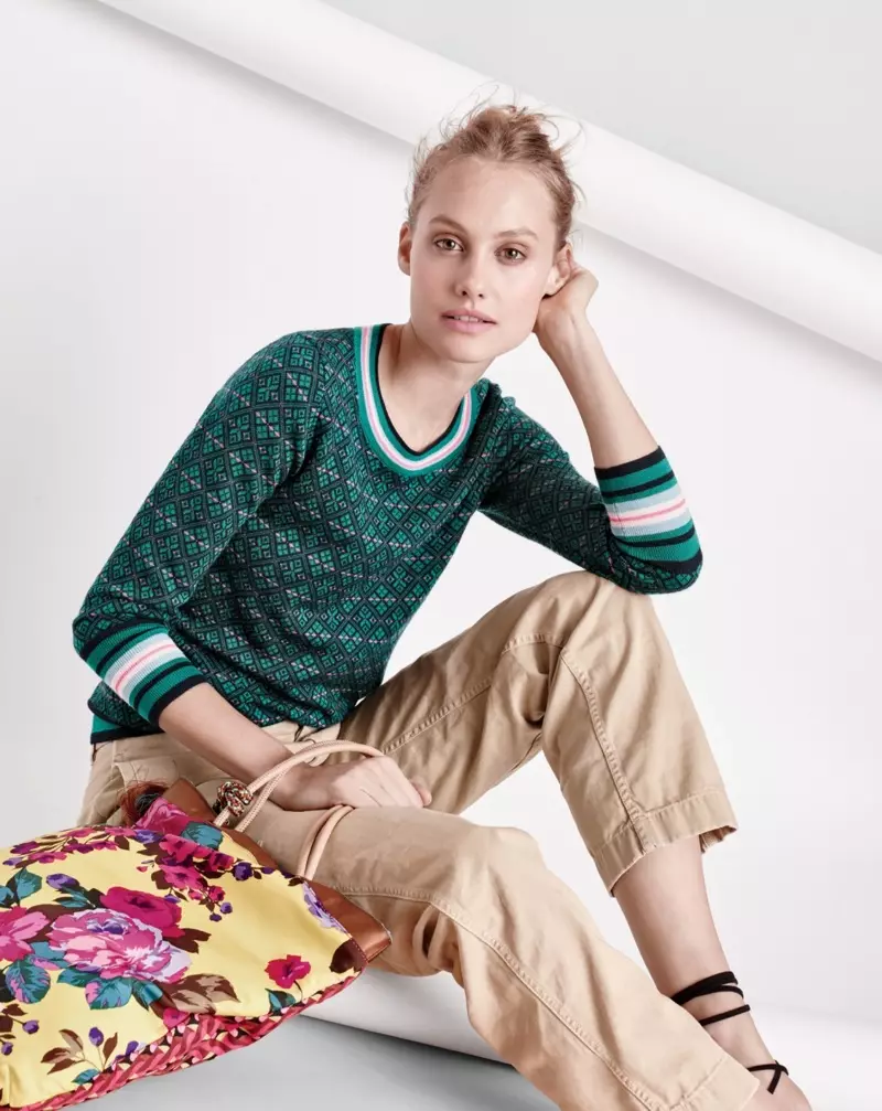 J. Crew Tippi Sweater di Festive Fair Isle dan J. Crew Collection Tote dalam Ratti Italian Silk