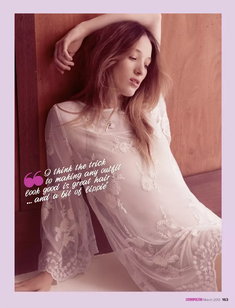 Sophie Lowe o na le Litoro ka Lipastels Bakeng sa Cosmopolitan Australia's March Khatiso