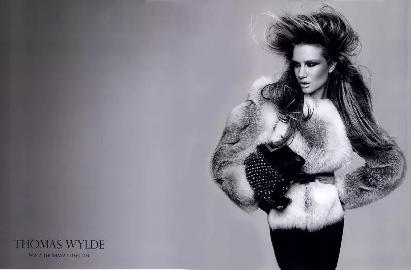 Rosie Huntington-Whiteley d’Fheachtas Fall 2011 Thomas Wylde