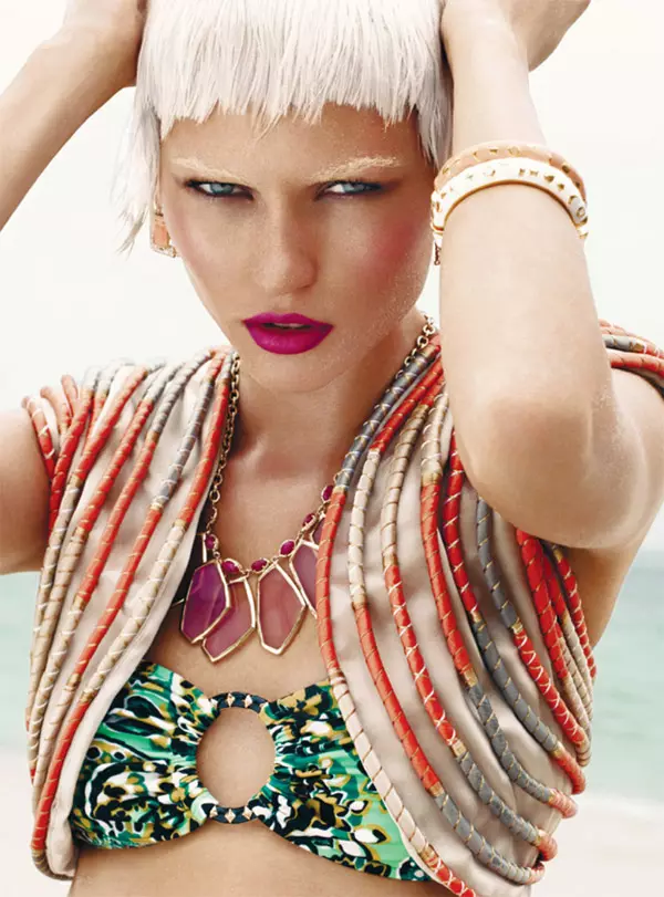 Harper's Bazaar Arabia ខែមិថុនា ឆ្នាំ 2010 | Masha ដោយ Susanne Spiel