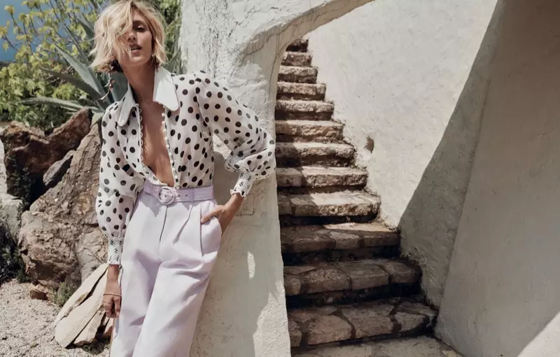 Η Anja Rubik αγκαλιάζει πουά στην καμπάνια Zimmermann resort 2019